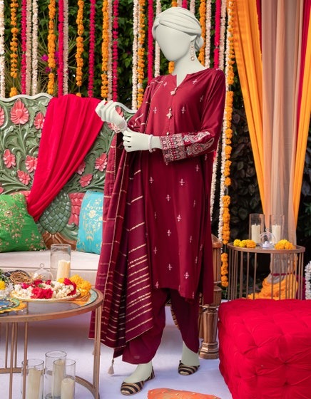 MAROON-LINEN-EMBROIDERED-3PC-STITCHED
